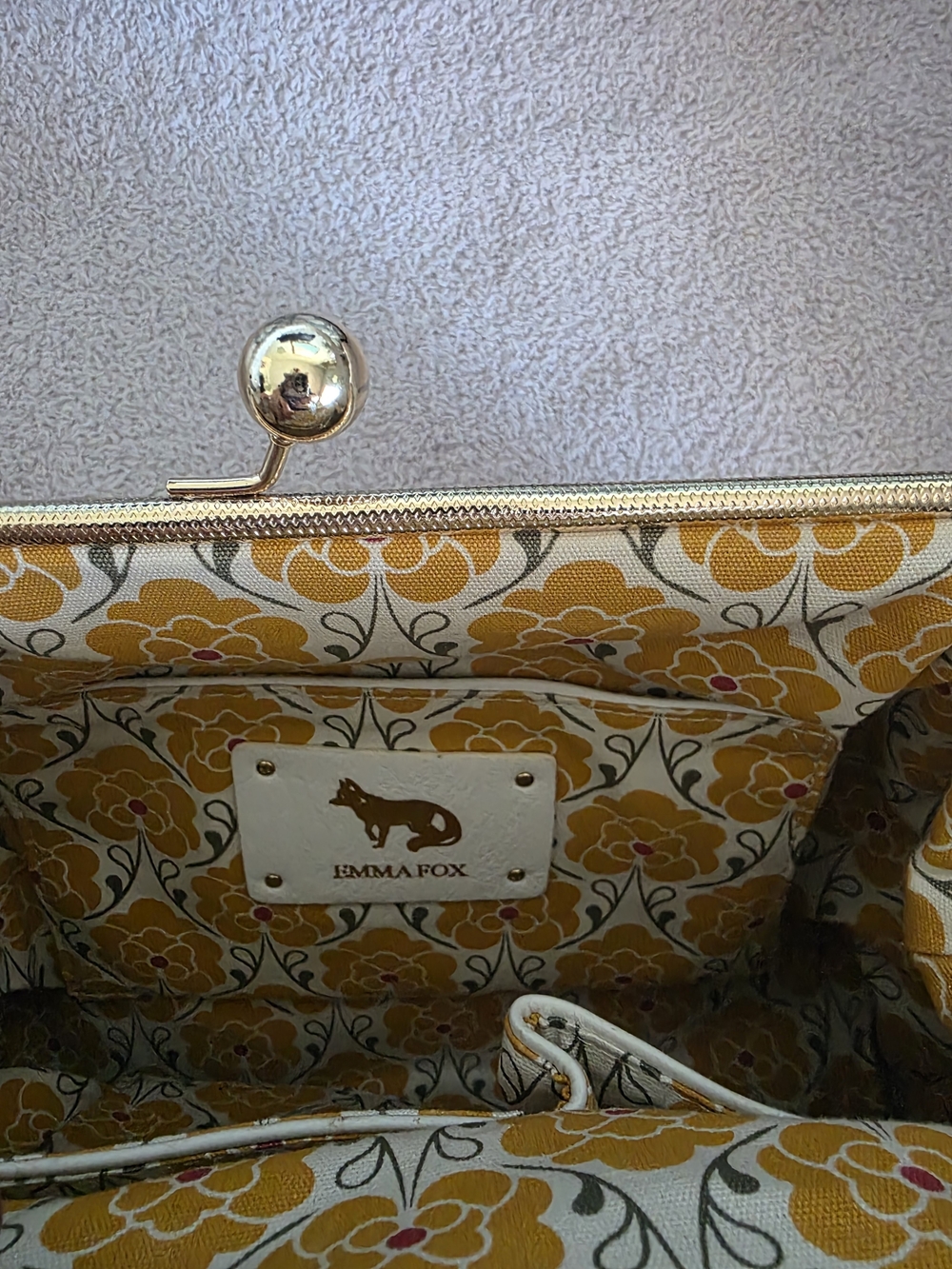 Emma Fox White Leather Shoulder Bag with Gold Hardware - Picture 8 of 10
